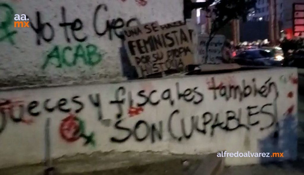 MUJERES SE MANIFIESTAN EN FGE CONTRA LA IMPUNIDAD