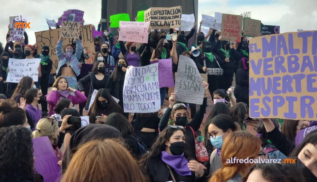 MUJERES SE MANIFIESTAN EN SU DíA; EXIGEN ALTO A FEMINICIDIOS Y JUSTICIA
