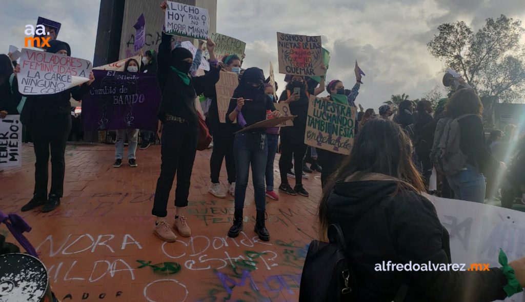 MUJERES SE MANIFIESTAN EN SU DíA; EXIGEN ALTO A FEMINICIDIOS Y JUSTICIA