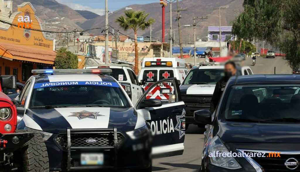 LO BALEAN A BORDO DE SU AUTO