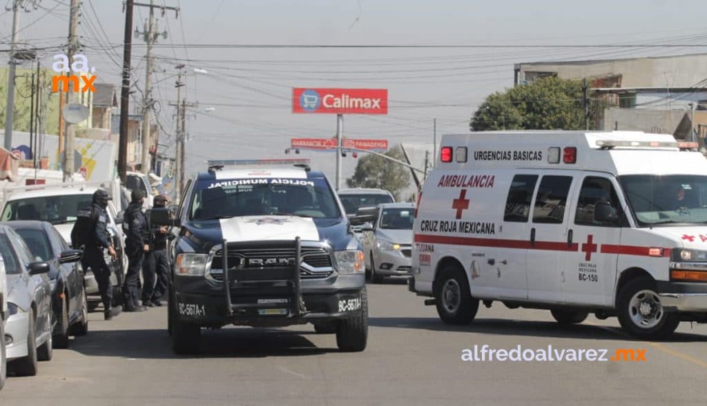 ADULTO MAYOR SE DESMAYA TRAS MINUTOS DE VACUNARSE CONTRA COVID-19