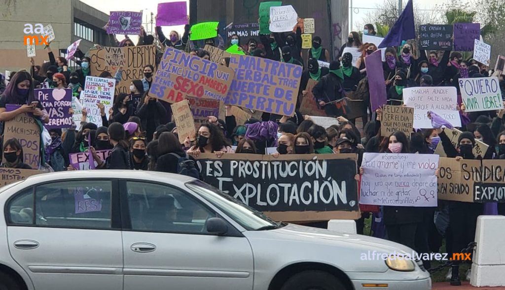 MUJERES SE MANIFIESTAN EN SU DíA; EXIGEN ALTO A FEMINICIDIOS Y JUSTICIA