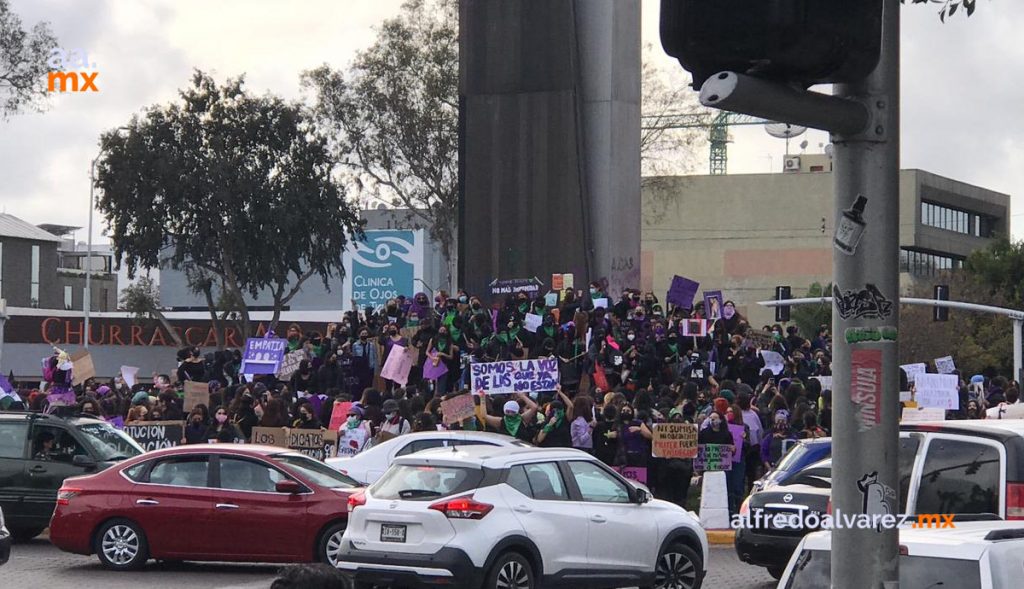 MUJERES SE MANIFIESTAN EN SU DíA; EXIGEN ALTO A FEMINICIDIOS Y JUSTICIA