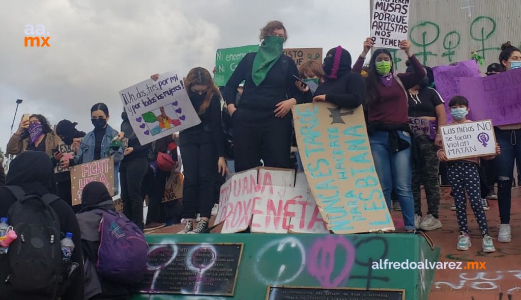 MUJERES SE MANIFIESTAN EN SU DíA; EXIGEN ALTO A FEMINICIDIOS Y JUSTICIA