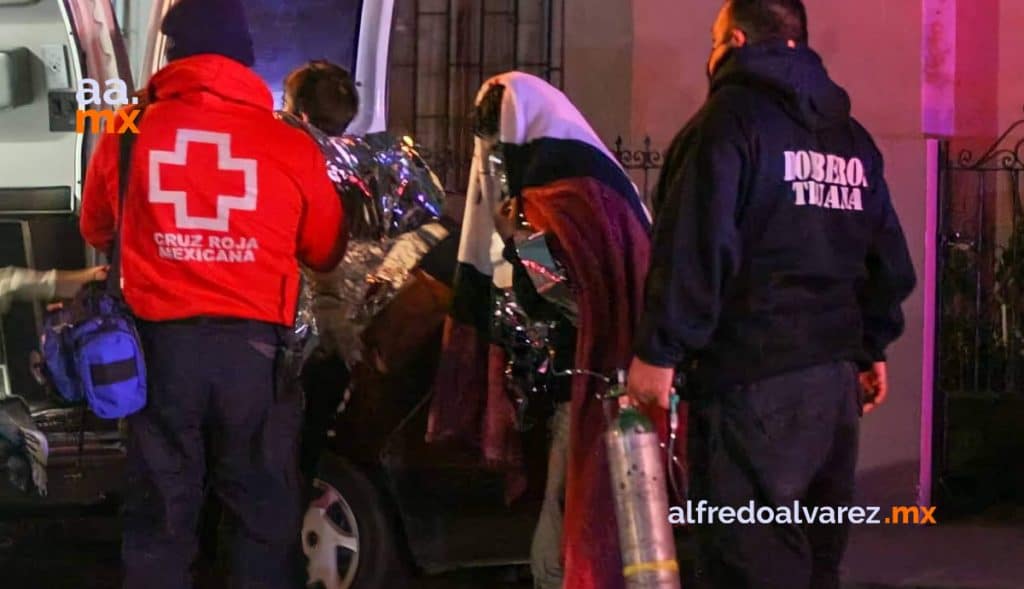 RESCATAN A ADULTOS Y DOS MENORES DE INCENDIO