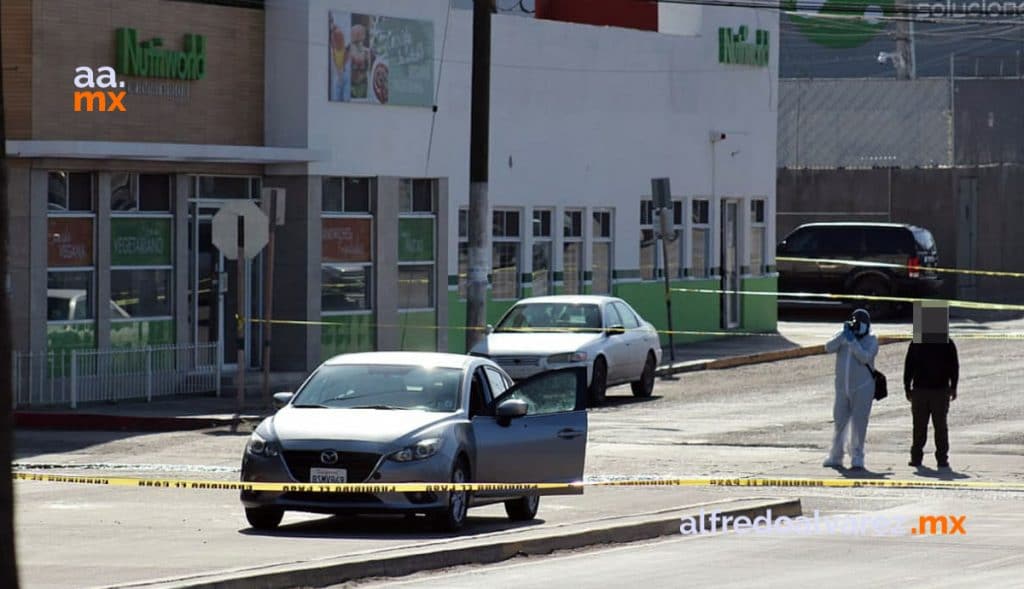 BALEAN A DOS A BORDO DE AUTO; UNO ES MENOR DE EDAD