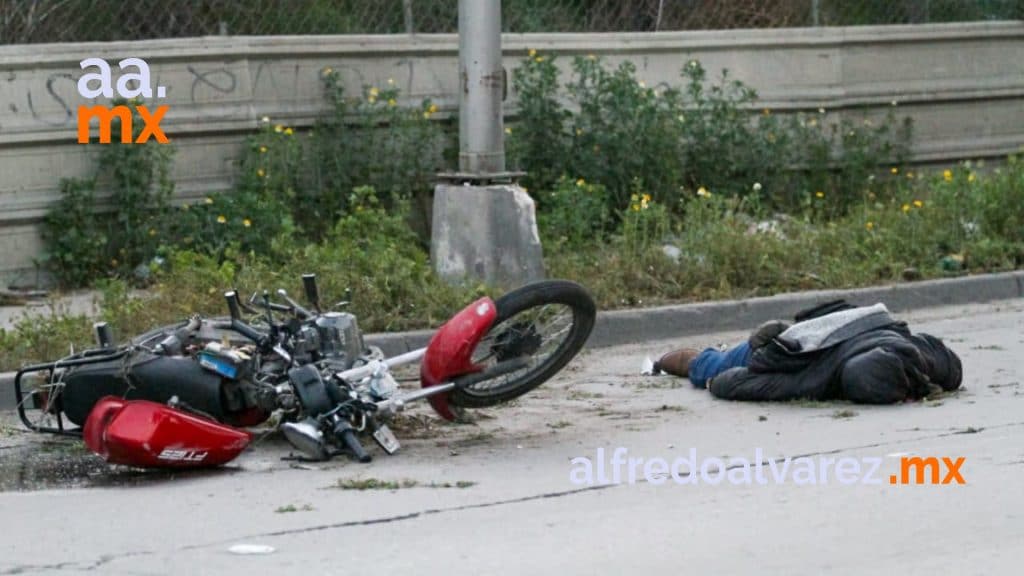 MOTOCICLISTA SE IMPACTA EN POSTE DE ALUMBRADO PúBLICO