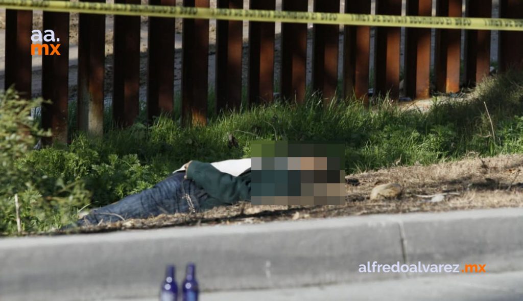 LO ASESINAN EN LA MALLA DIVISORIA DE EU Y MéXICO