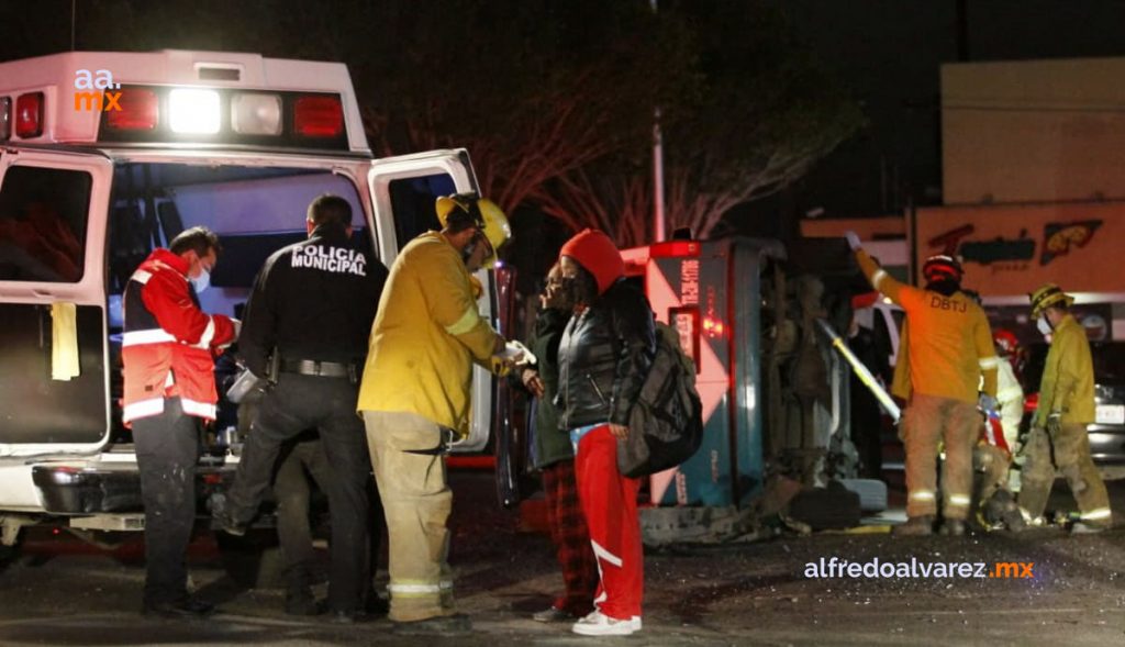 MUJER CHOCA CONTRA TAXI Y MUERE PASAJERO