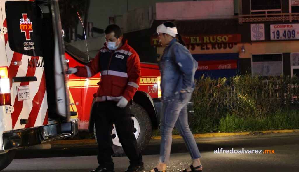 MUJER CHOCA CONTRA TAXI Y MUERE PASAJERO