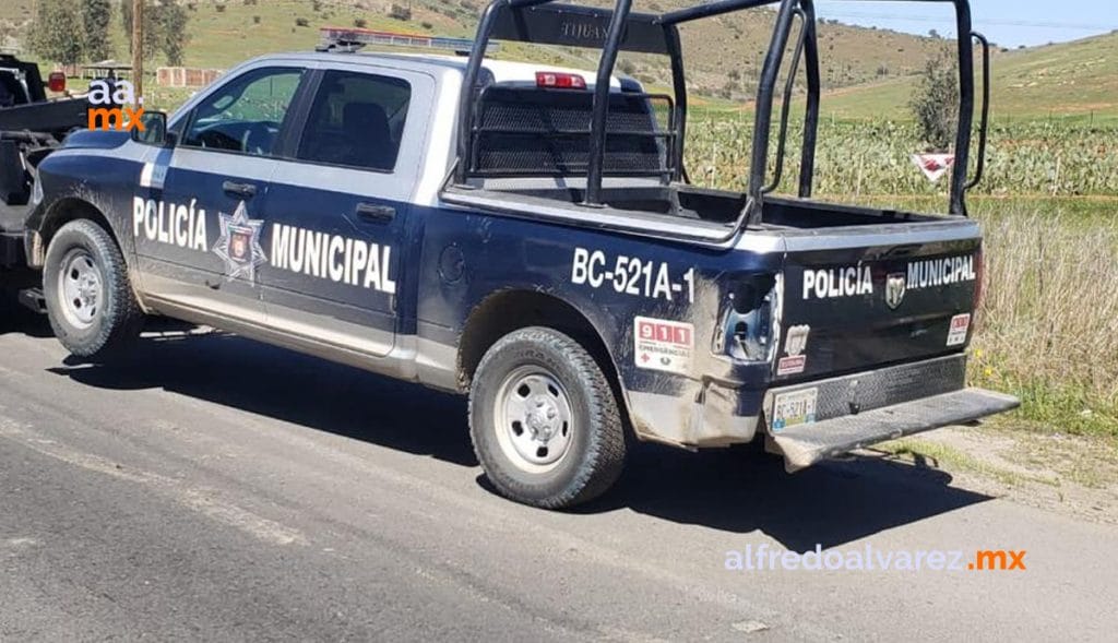 JOVEN CIRCULA A EXCESO DE VELOCIDAD Y ATACA A POLICíAS