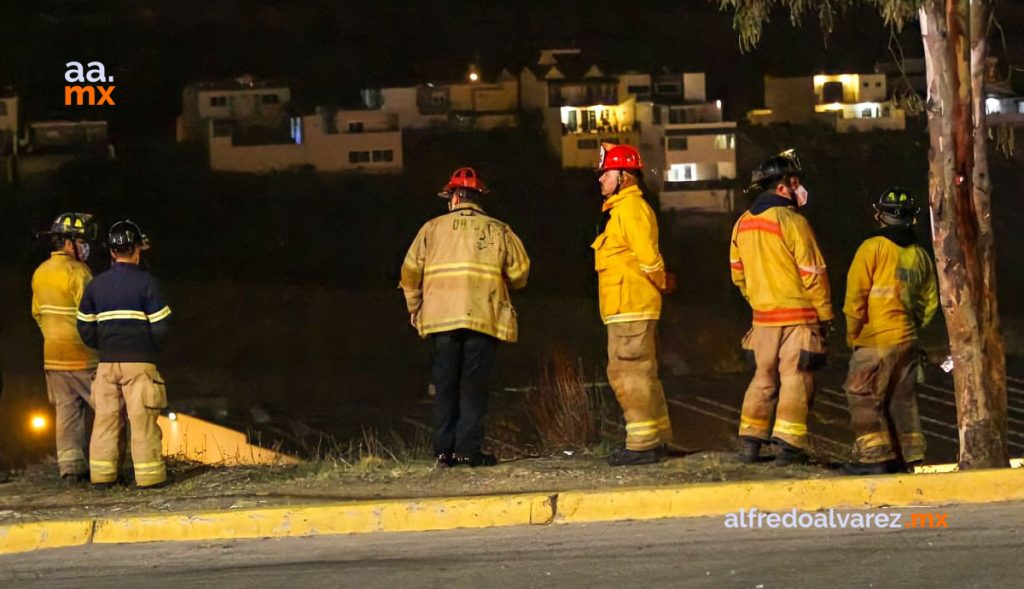 MUERE AUTOMOVILISTA TRAS CHOQUE; CAE A BARRANCO Y SALE DISPARADO