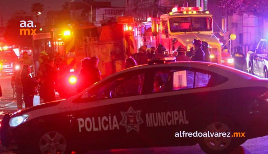 RESCATAN A ADULTOS Y DOS MENORES DE INCENDIO