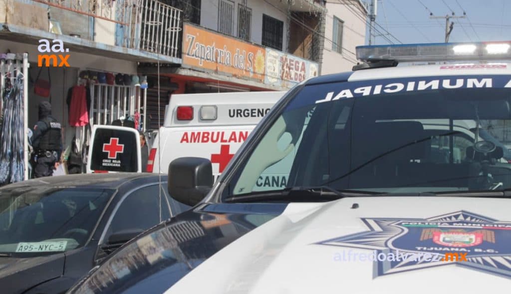 ADULTO MAYOR SE DESMAYA TRAS MINUTOS DE VACUNARSE CONTRA COVID-19