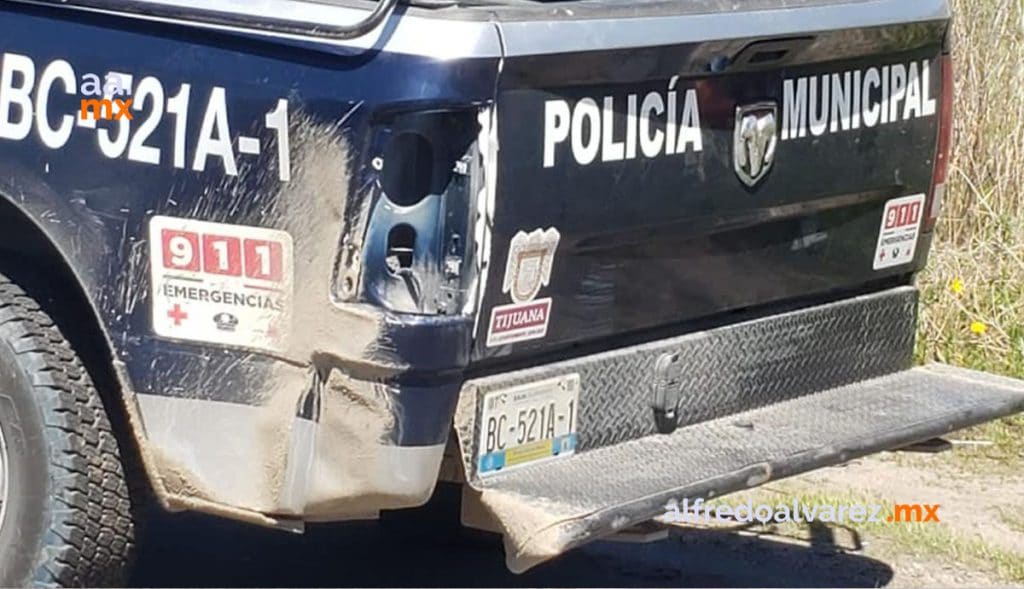 JOVEN CIRCULA A EXCESO DE VELOCIDAD Y ATACA A POLICíAS