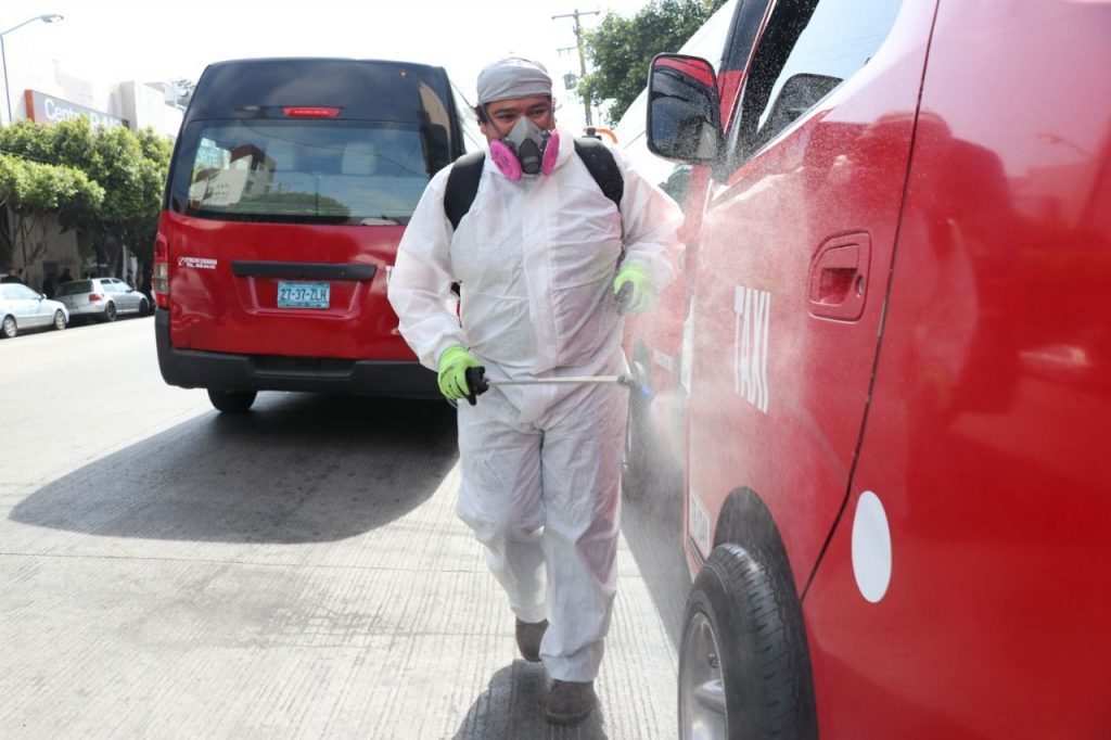 DESINFECCIóN DE CALLES CONTRIBUYE A REDUCCIóN DE CONTAGIOS POR COVID-19