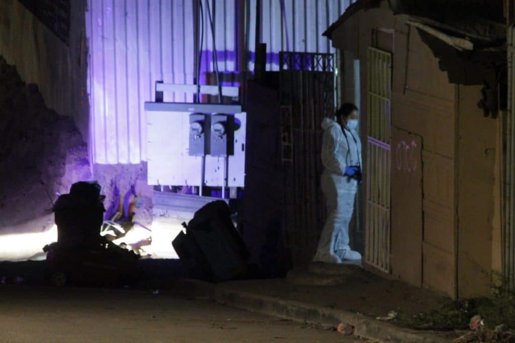 ACRIBILLAN A DOS; UNO MUERE AL INSTANTE EN SU CASA