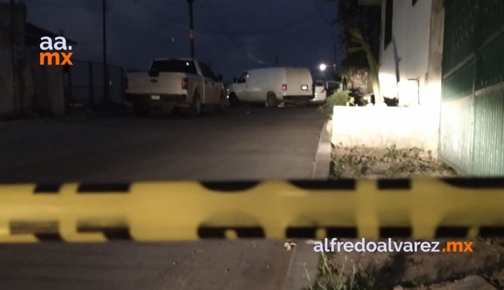 TRES ASESINADOS A BALAZOS, UNO A BORDO DE TAXI
