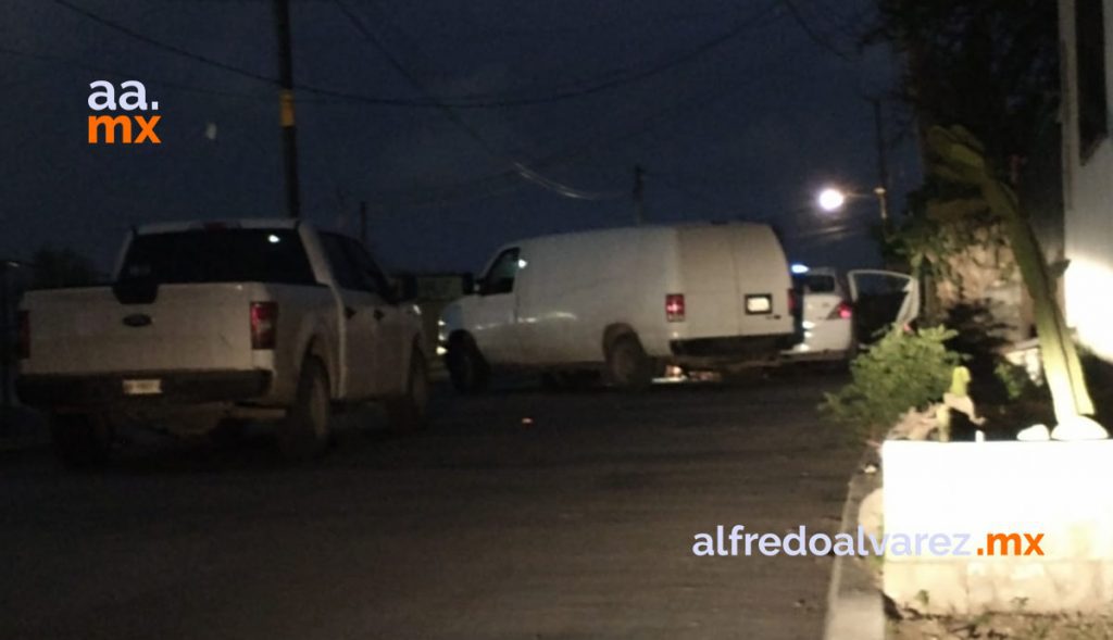 TRES ASESINADOS A BALAZOS, UNO A BORDO DE TAXI