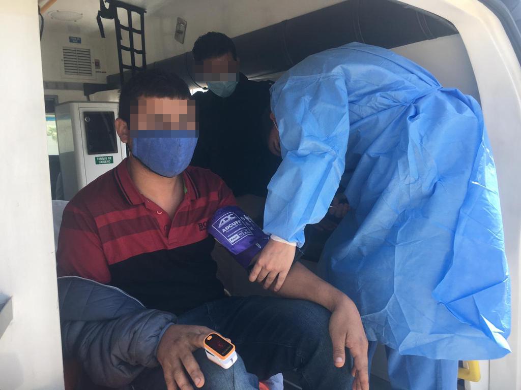 RESCATAN A 13 PERSONAS DE EMBARCACIóN A LA DERIVA