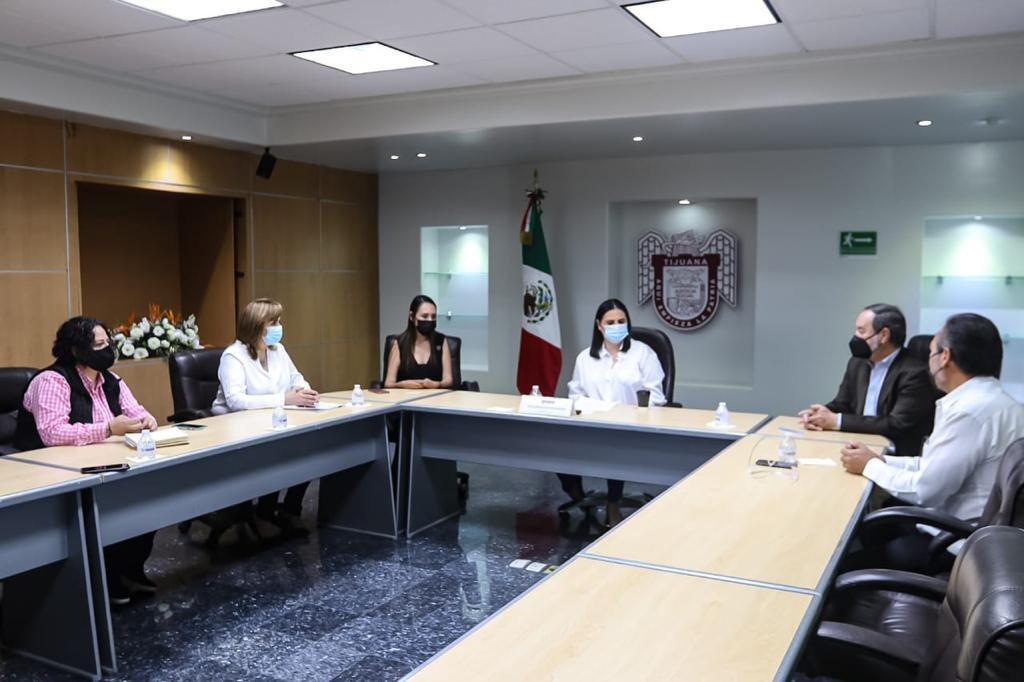 KARLA RUIZ FIRMA CONVENIO CON RED ASER