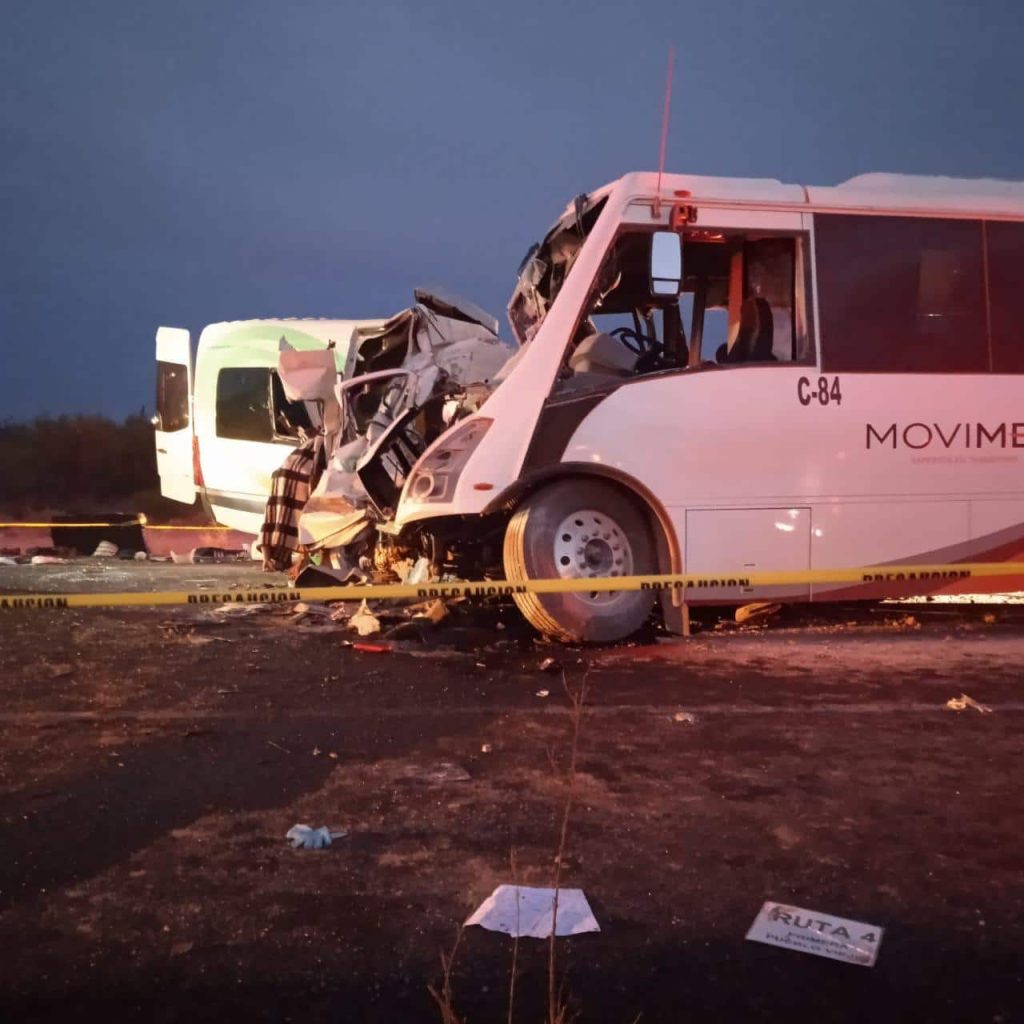 CAMIONAZO EN CABORCA-SONOYTA DEJA 16 MUERTOS