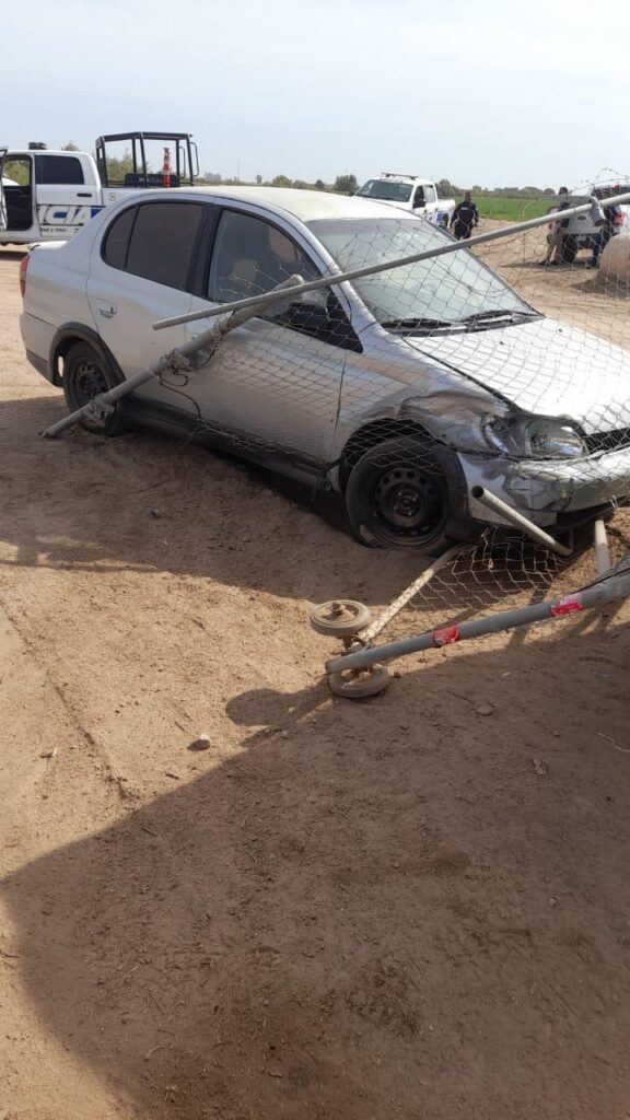 TREINTAñEROS CON AUTO ROBADO PROVOCAN PERSECUCIóN