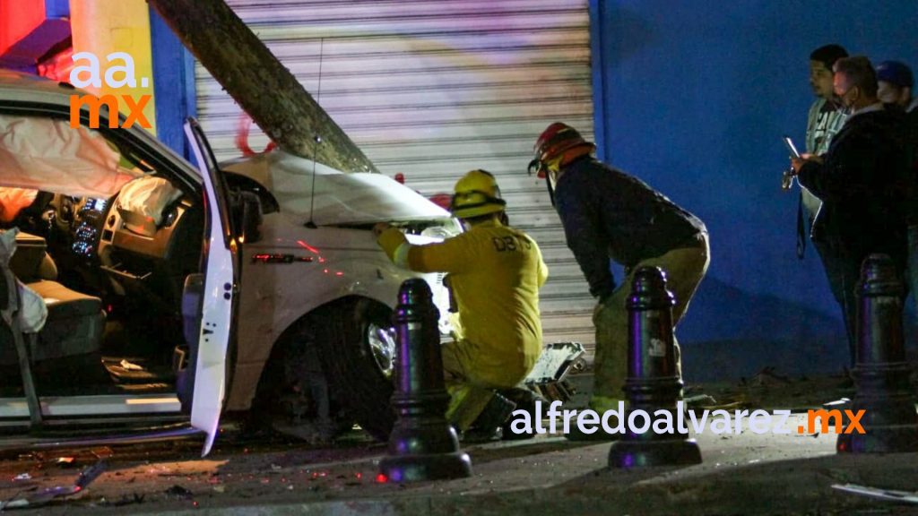 SE PASA SEMáFORO Y PROVOCA ACCIDENTE SE PASA SEMáFORO Y PROVOCA ACCIDENTE
