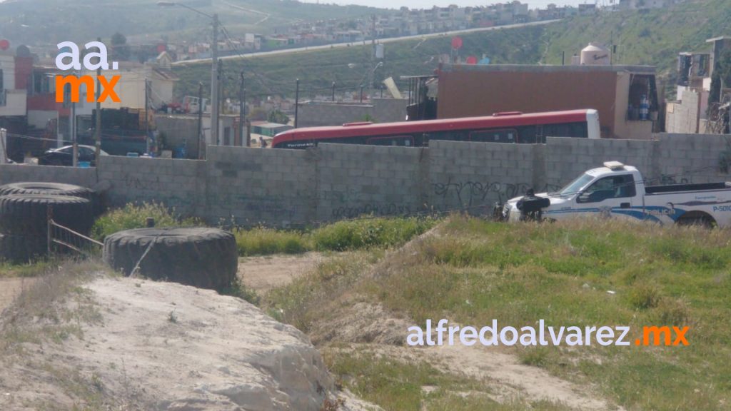 ASESINAN A TRES PERSONAS; TAMBIéN ESPARCEN RESTOS HUMANOS