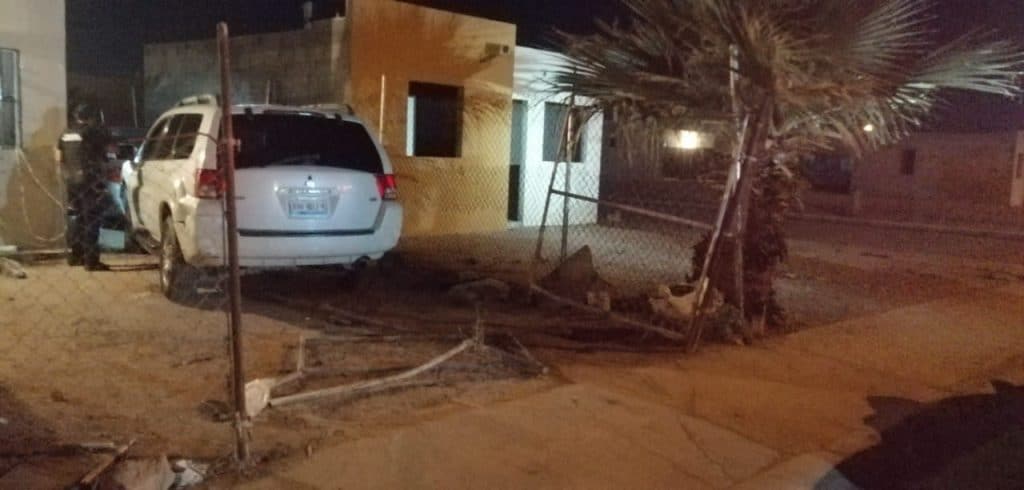 LLEGA A LA CASA DE SU EXPAREJA Y LE DAñA CERCO