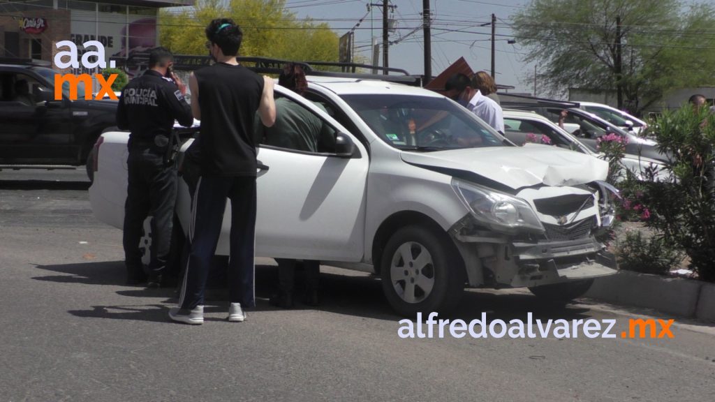 CHOFER DE TRáILER SE DESMAYA Y CHOCA CON SIETE VEHíCULOS