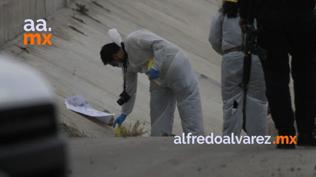 ABANDONAN CADáVER FEMENINO SEMICALCINADO