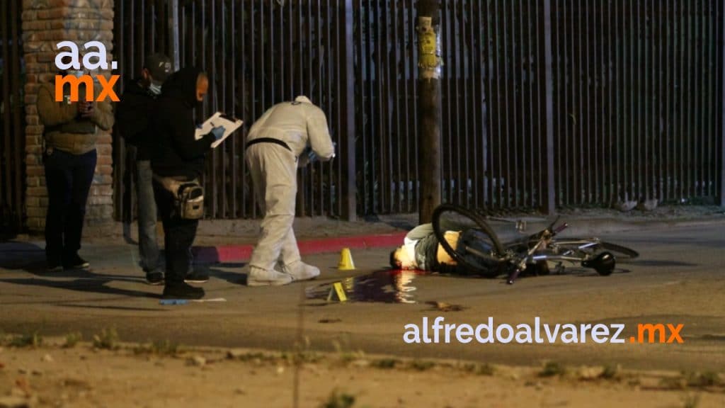 LE DISPARAN MIENTRAS ANDABA EN SU BICICLETA