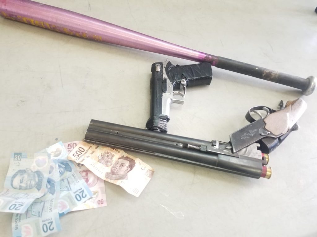 ROBO VIOLENTO A NEGOCIO DESATA PERSECUCIóN ROBO VIOLENTO A NEGOCIO DESATA PERSECUCIóN