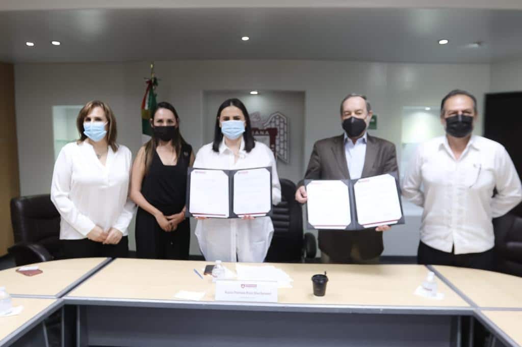 KARLA RUIZ FIRMA CONVENIO CON RED ASER