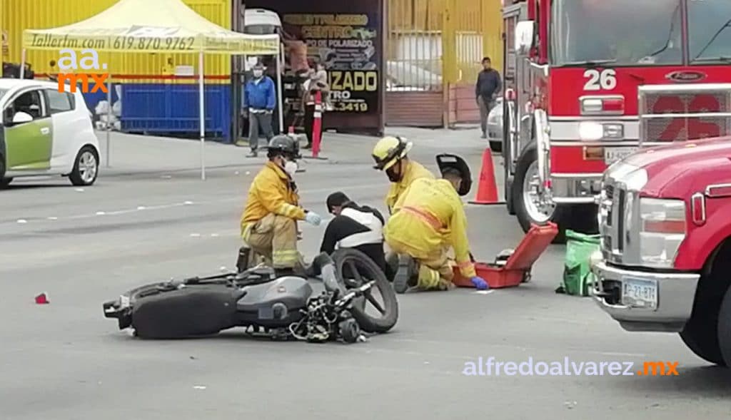 MOTOCICLISTA SE ACCIDENTA Y LO HOSPITALIZAN