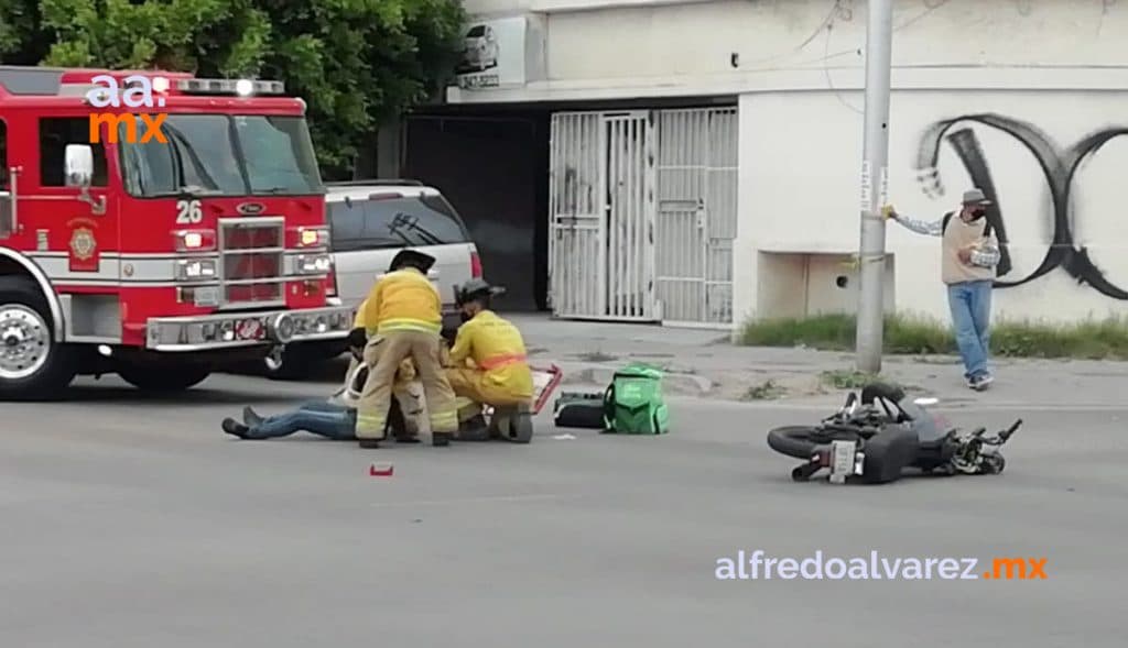 MOTOCICLISTA SE ACCIDENTA Y LO HOSPITALIZAN