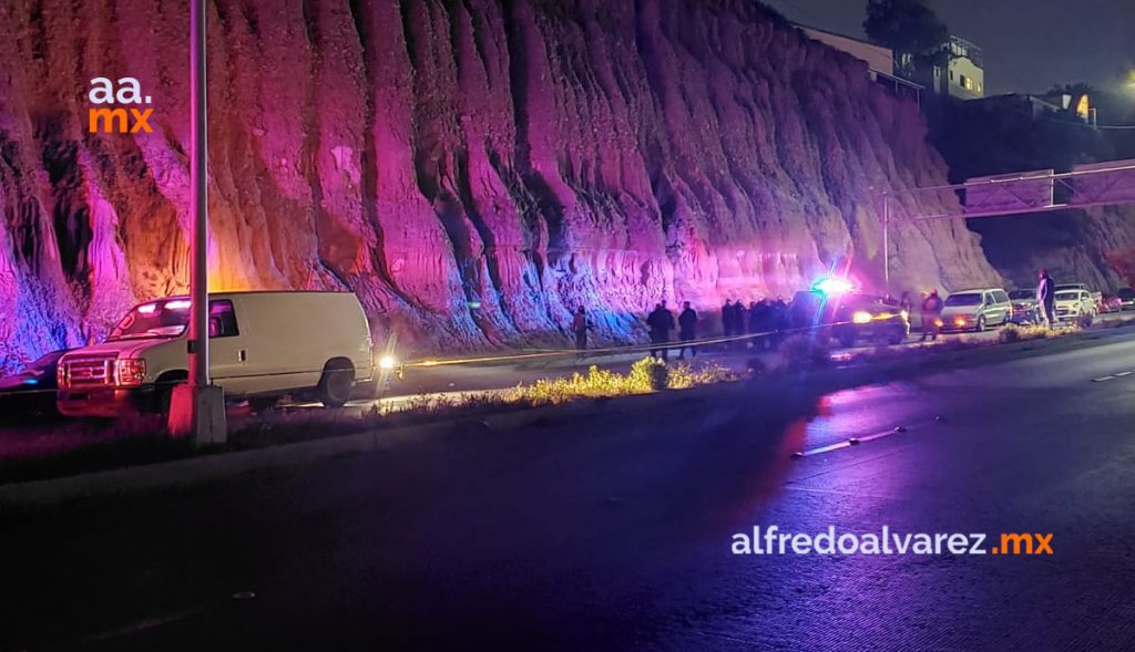 HALLA A SU HIJO 'ENCAJUELADO'