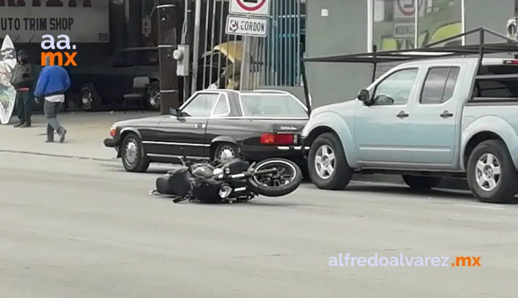 MOTOCICLISTA SE ACCIDENTA Y LO HOSPITALIZAN