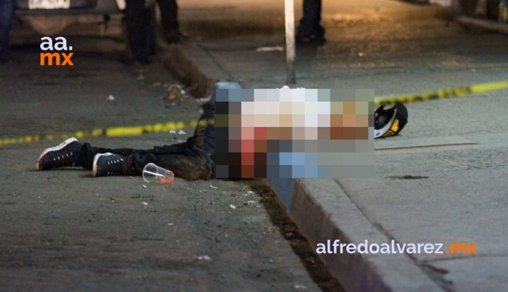 ABANDONAN A BALEADO FRENTE A CLíNICA, MUERE EN BANQUETA