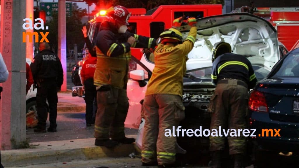EBRIO SE PASA LUZ ROJA Y PROVOCA CHOQUE MúLTIPLE