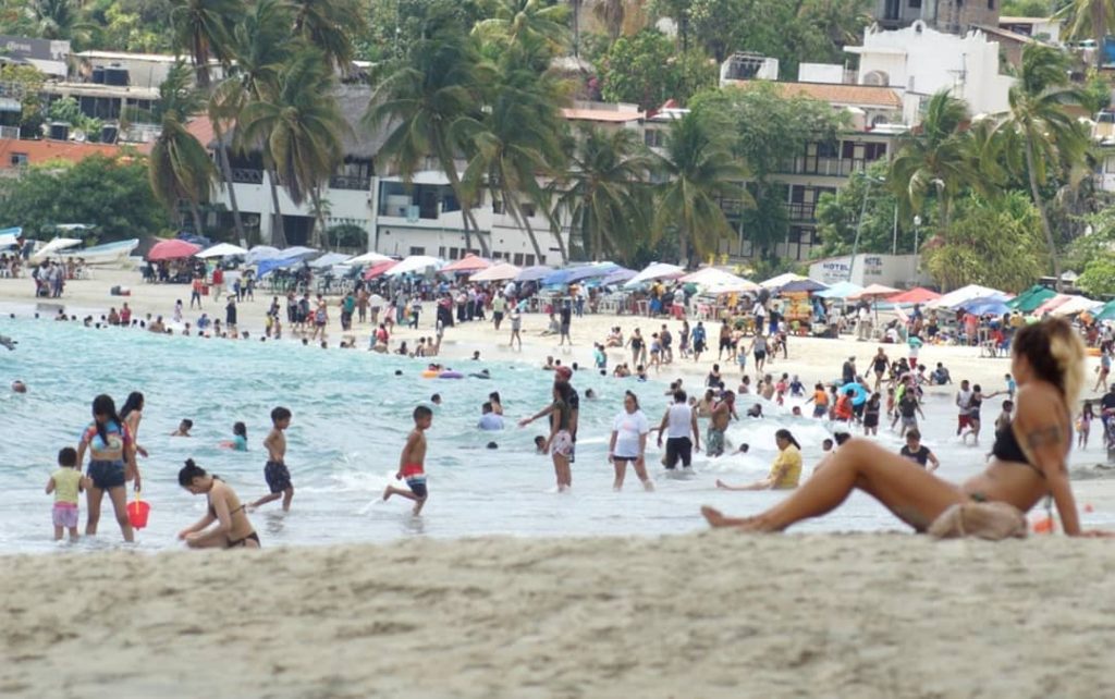FOTOS: ABARROTAN PLAYAS DE LA REPúBLICA MEXICANA