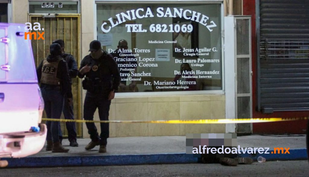 ABANDONAN A BALEADO FRENTE A CLíNICA, MUERE EN BANQUETA