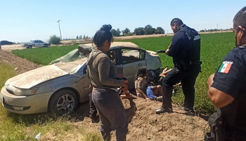 MUERE BEBITA EN VOLCADURA Y NIñO RESULTA HERIDO