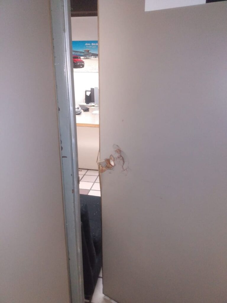 GUARDIAS DE SEGURIDAD FINGEN EXTORSIóN; INTENTAN TOMAR DINERO