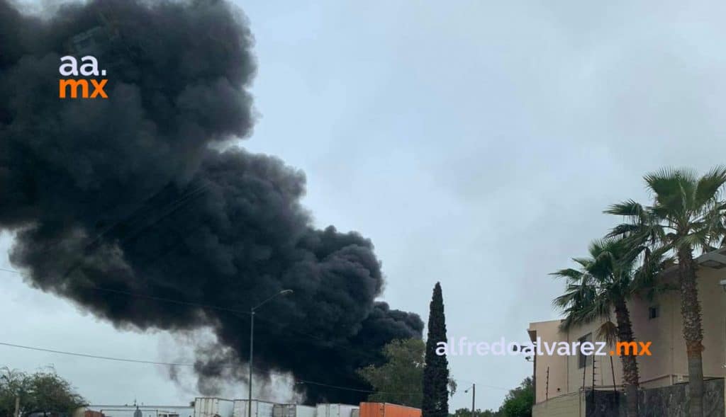 VIDEO: SE INCENDIA RECICLADORA EN TIJUANA VIDEO: SE INCENDIA RECICLADORA EN TIJUANA