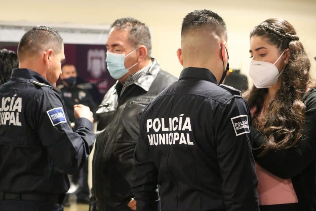SE GRADúAN 15 NUEVOS POLICíAS MUNICIPALES