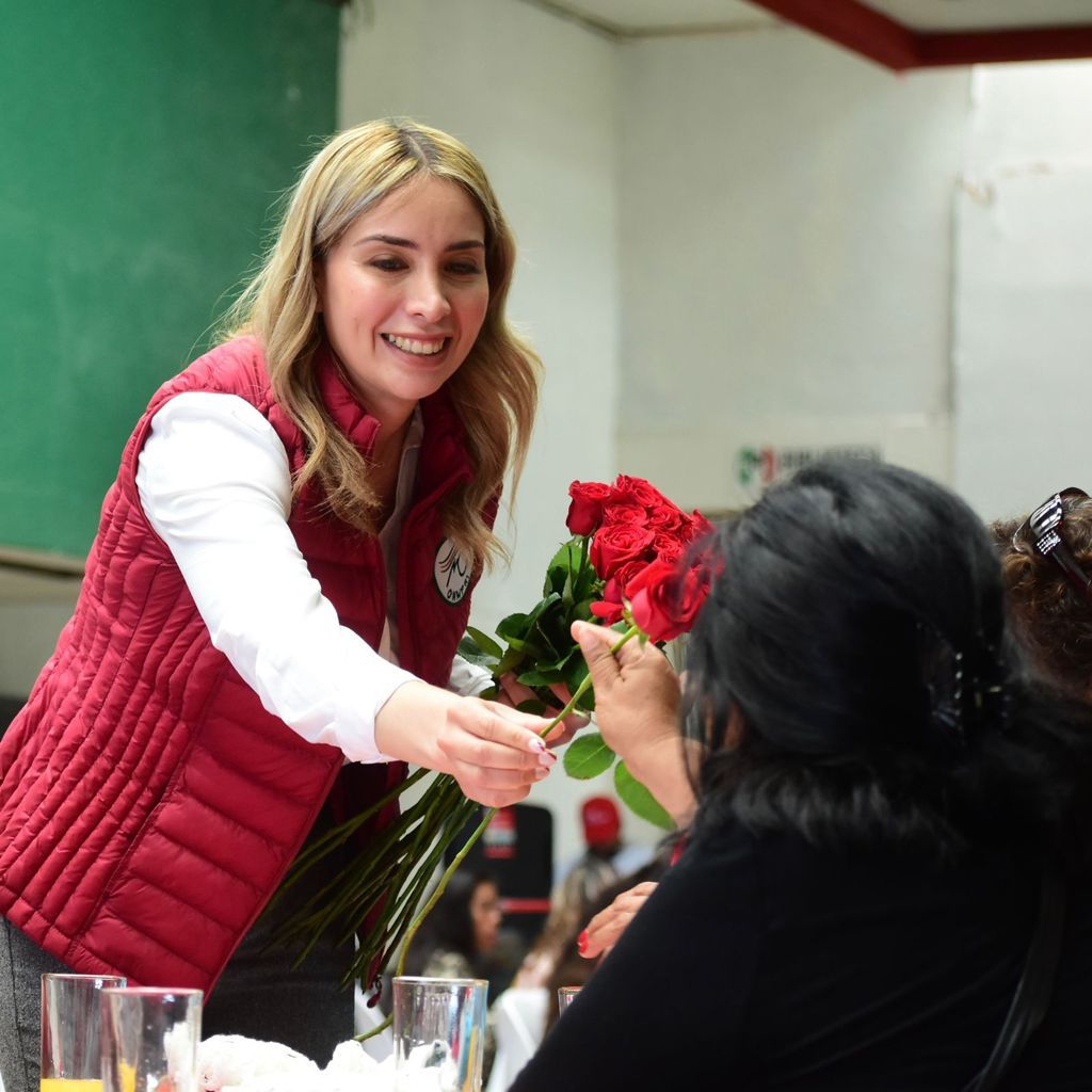 OLGA MACíAS EXPONE PROPUESTAS ANTE GRUPOS ORGANIZADOS