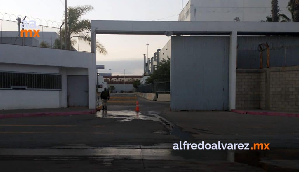 RESGUARDAN PRESUNTO 'NARCOTúNEL' FRENTE A CUARTEL