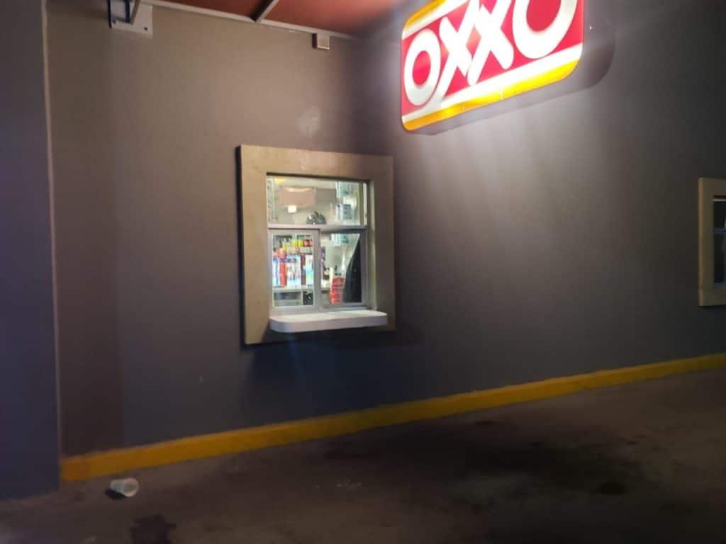 SE ROBA CERVEZA DEL OXXO